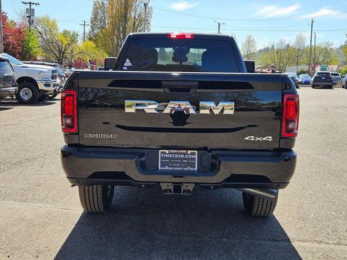 Diamond Black Crystal Pearlcoat 2026 RAM 3500 Big Horn Crew Cab 4x4 8' Box