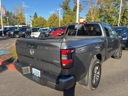 2025 Nissan Frontier SV