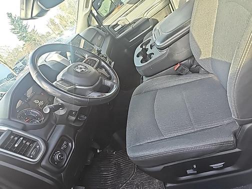 2019 RAM 2500 Big Horn Crew Cab 4x4 8' Box