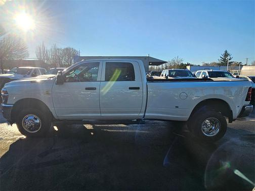 2026 RAM 3500 Tradesman Crew Cab 4x4 8' Box