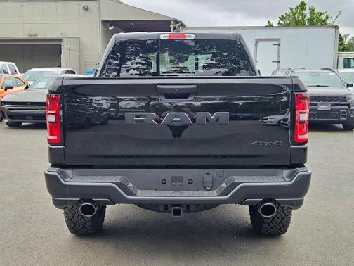 Diamond Black Crystal Pearlcoat 2026 RAM 1500 Warlock Crew Cab 4x4 5'7' Box