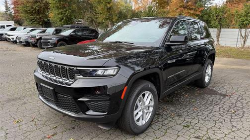 2025 Jeep Grand Cherokee Laredo