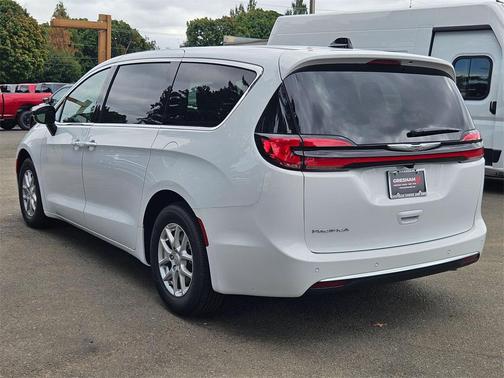 2026 Chrysler Pacifica L