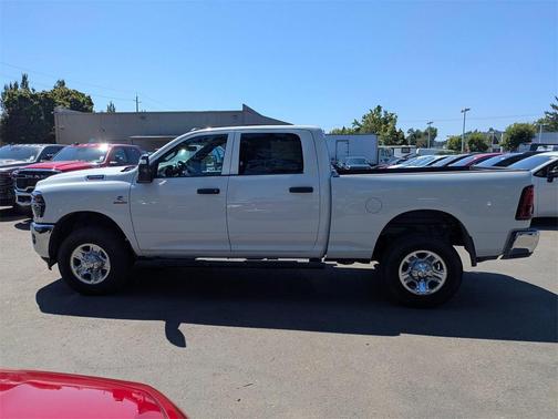 2025 RAM 2500 Tradesman Crew Cab 4x4 6'4' Box