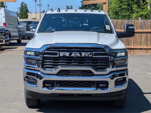 2025 RAM 2500 Tradesman Crew Cab 4x4 6'4' Box