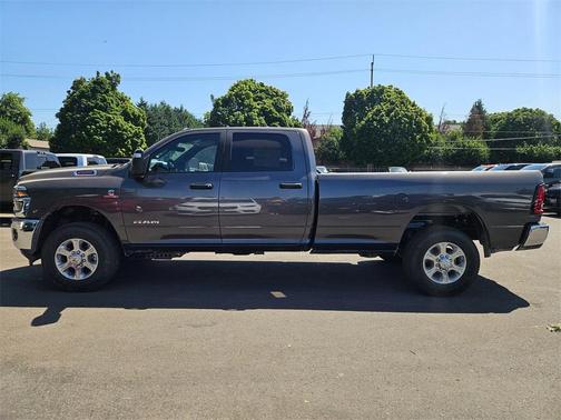 2025 RAM 2500 Big Horn Crew Cab 4x4 8' Box