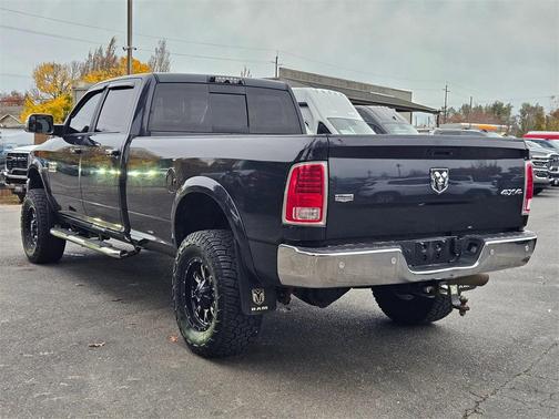 2017 RAM 3500 Laramie Crew Cab 4x4 8' Box