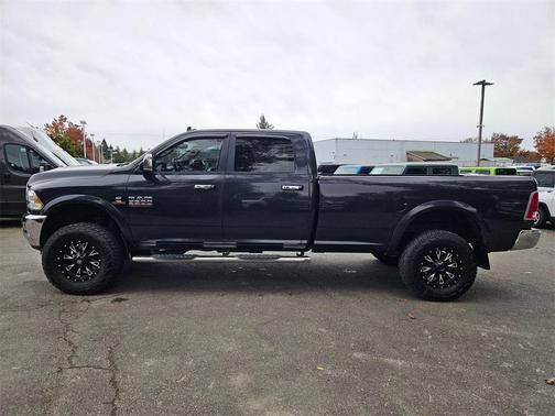 2017 RAM 3500 Laramie Crew Cab 4x4 8' Box