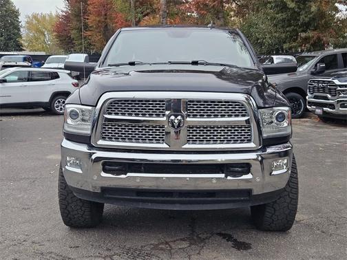 2017 RAM 3500 Laramie Crew Cab 4x4 8' Box