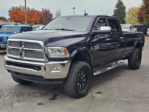 2017 RAM 3500 Laramie Crew Cab 4x4 8' Box