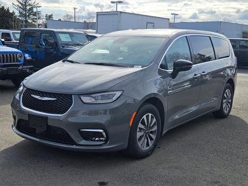 2025 Chrysler Pacifica Hybrid Select