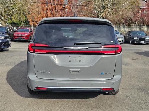 2025 Chrysler Pacifica Hybrid Select