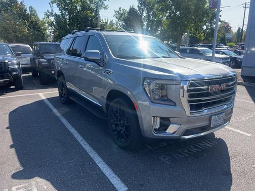 2023 GMC Yukon SLT