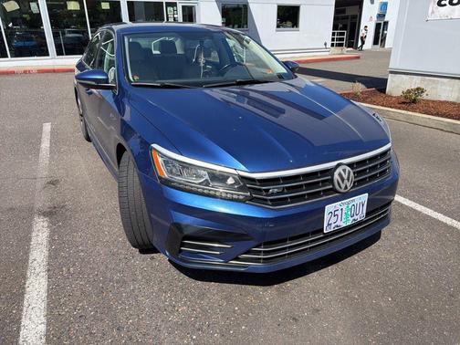 Reef Blue Metallic 2017 Volkswagen Passat 1.8T R-Line w/Comfort