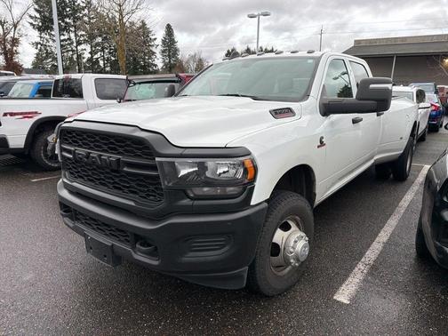 2023 RAM 3500 Tradesman Crew Cab 4x4 8' Box