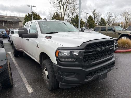 2023 RAM 3500 Tradesman Crew Cab 4x4 8' Box
