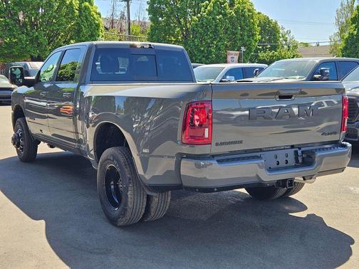 Ceramic Gray Clearcoat 2026 RAM 3500 Laramie Crew Cab 4x4 8' Box