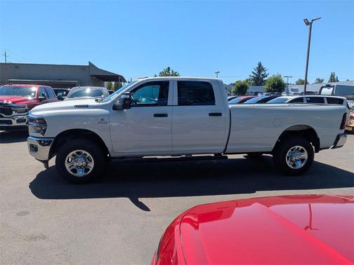 2025 RAM 2500 Tradesman Crew Cab 4x4 8' Box