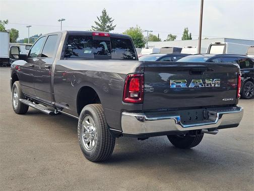 2025 RAM 2500 Tradesman Crew Cab 4x4 8' Box