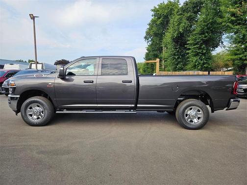 2025 RAM 2500 Tradesman Crew Cab 4x4 8' Box