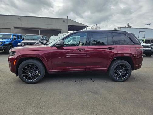 2025 Jeep Grand Cherokee Summit