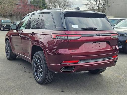 2025 Jeep Grand Cherokee Summit