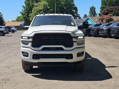 Bright White Clearcoat 2026 RAM 2500 Big Horn Crew Cab 4x4 8' Box
