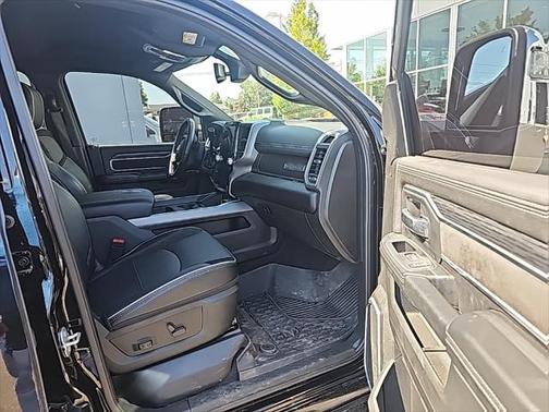 2023 RAM 3500 Laramie Crew Cab 4x4 8' Box