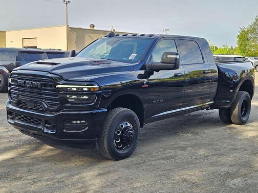 Diamond Black Crystal Pearlcoat 2026 RAM 3500 Laramie Mega Cab 4x4 6'4' Box