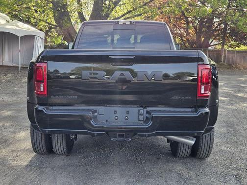 Diamond Black Crystal Pearlcoat 2026 RAM 3500 Laramie Mega Cab 4x4 6'4' Box