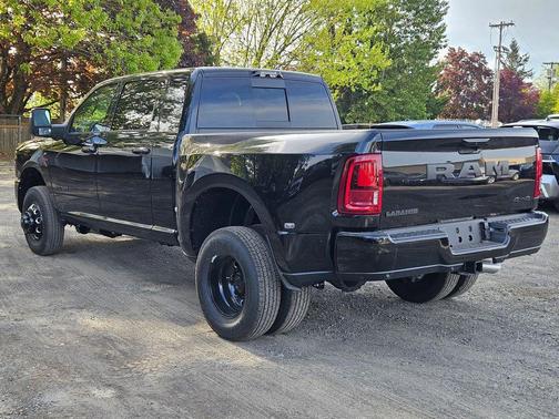 Diamond Black Crystal Pearlcoat 2026 RAM 3500 Laramie Mega Cab 4x4 6'4' Box