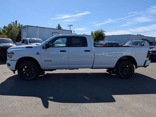 2025 RAM 3500 Big Horn Crew Cab 4x4 8' Box