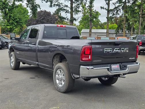 2025 RAM 2500 Big Horn Crew Cab 4x4 8' Box