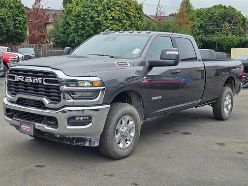 2025 RAM 2500 Big Horn Crew Cab 4x4 8' Box