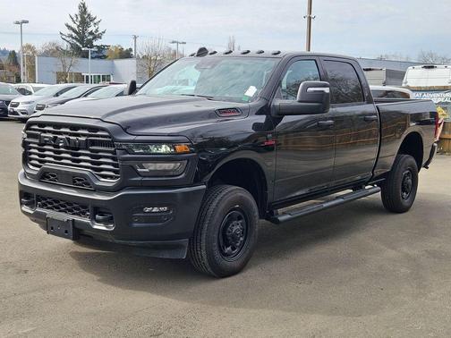 Diamond Black Crystal Pearlcoat 2025 RAM 2500 Tradesman Crew Cab 4x4 6'4' Box