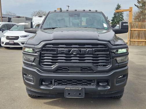 Diamond Black Crystal Pearlcoat 2025 RAM 2500 Tradesman Crew Cab 4x4 6'4' Box