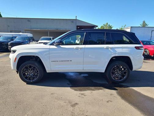 bright white clearcoat 2026 Jeep Grand Cherokee Summit