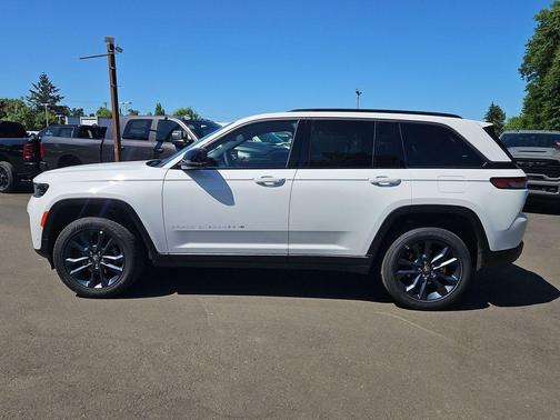 Bright White Clearcoat 2026 Jeep Grand Cherokee 85th Anniversary Edition