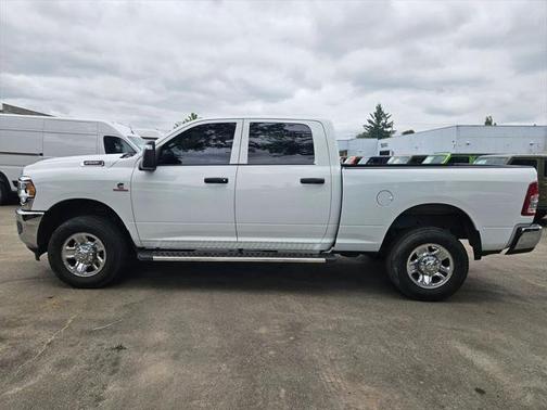 2024 RAM 2500 Tradesman Crew Cab 4x4 6'4' Box