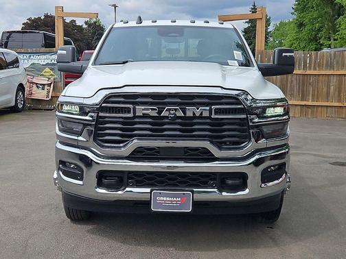 Bright White Clearcoat 2026 RAM 3500 Tradesman Crew Cab 4x4 8' Box