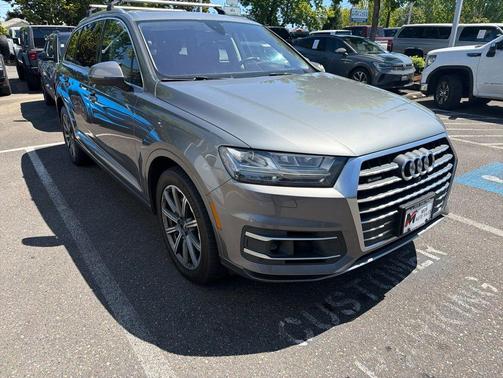 Graphite Gray Metallic 2018 Audi Q7 3.0T Prestige