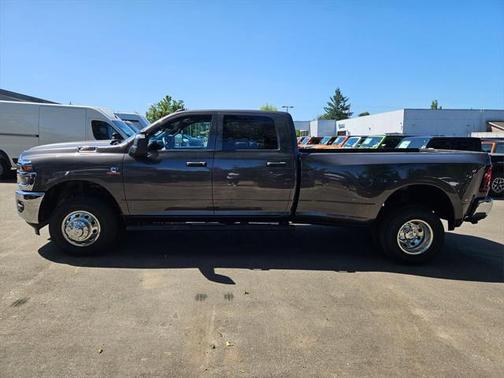 2025 RAM 3500 Tradesman Crew Cab 4x4 8' Box