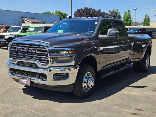2025 RAM 3500 Tradesman Crew Cab 4x4 8' Box