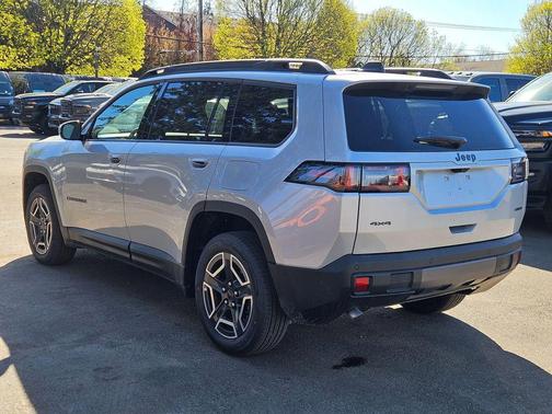 Silver Zynith Clearcoat 2026 Jeep Cherokee Laredo 4x4