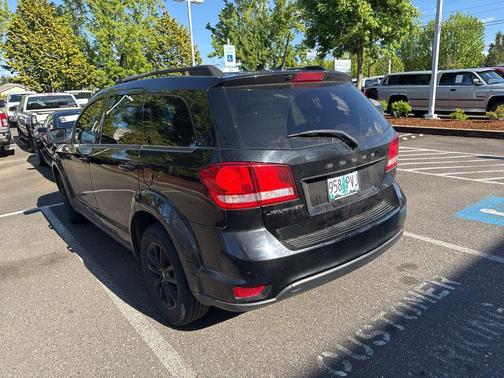 Pitch Black Clearcoat 2019 Dodge Journey SE