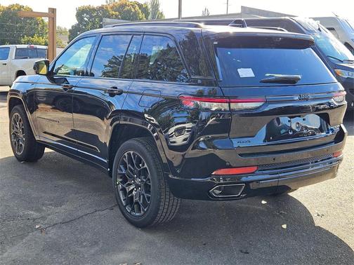 2025 Jeep Grand Cherokee Summit