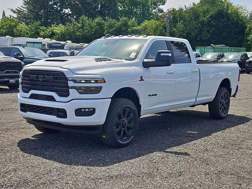 Bright White Clearcoat 2026 RAM 3500 Laramie Crew Cab 4x4 8' Box