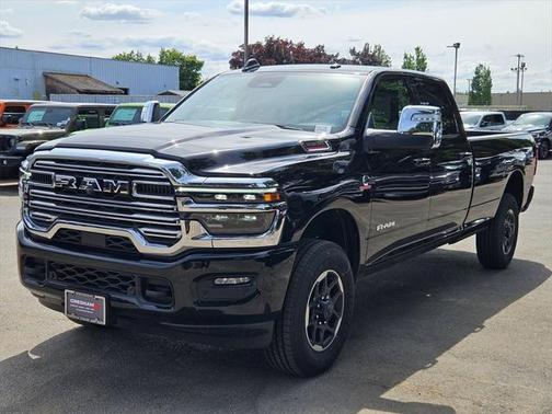 2025 RAM 3500 Laramie Crew Cab 4x4 8' Box
