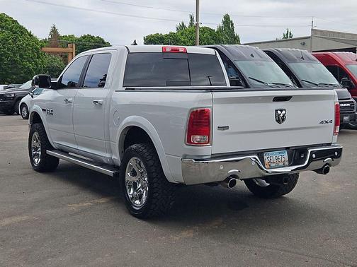 Bright White Clearcoat 2017 RAM 1500 Laramie