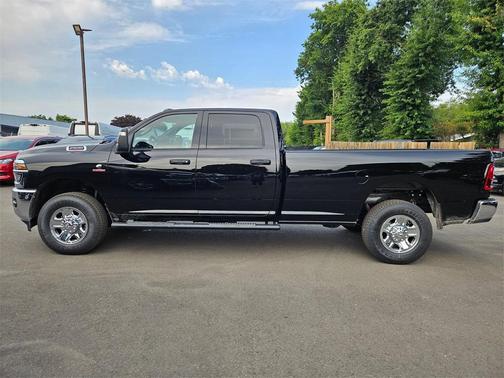 2025 RAM 2500 Tradesman Crew Cab 4x4 8' Box
